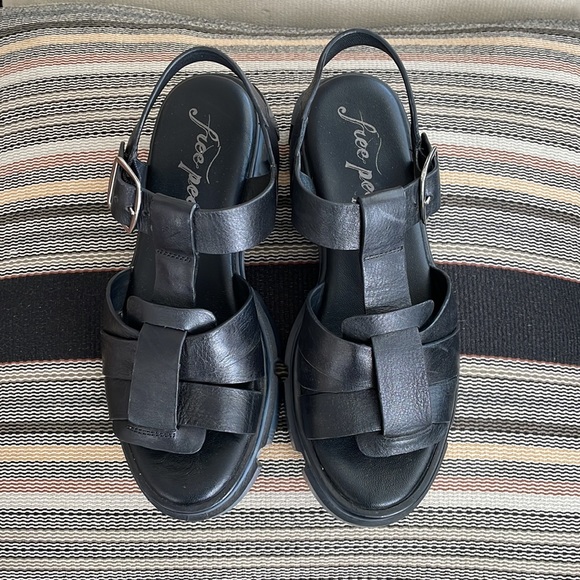 Super Cute 💕 Free People Brooks black fisherman sandals!! - Picture 5 of 14